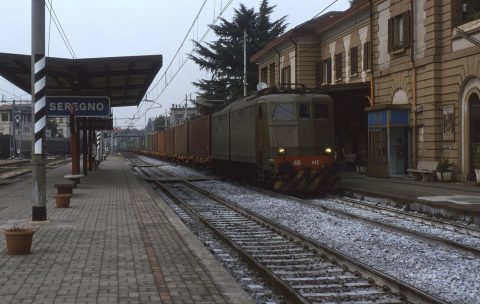 Railway station Seregno in Italy, photo: Phil Richards