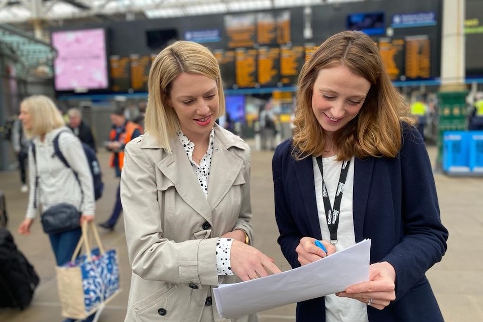 Scottish Transport Minister Jenny Gilruth and Laura Mayne of Network Rail at Edinburgh Waverley station